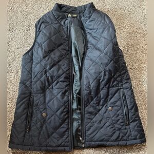 Plain black vest, good condition and good to some what stay warm!